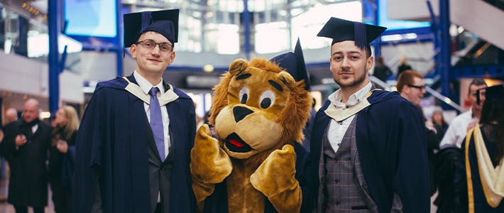 University of Strathclyde Graduation Gown Hire | Churchill Gowns
