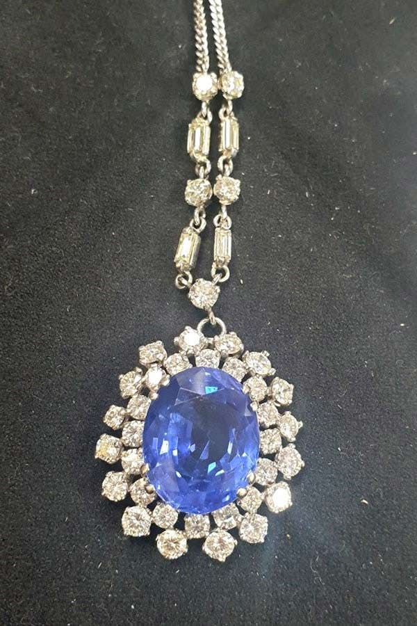 Sapphire necklace taken by Lisa Spence
