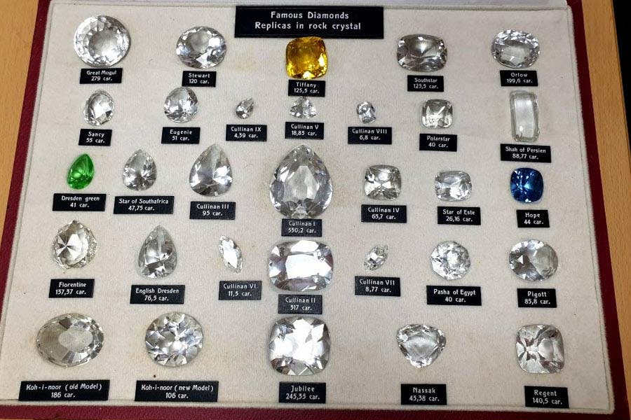 Famous diamonds replicas in rock crystal taken by Lisa Spence